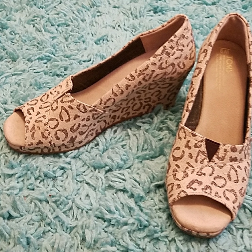 TOMS Peep-toe wedges